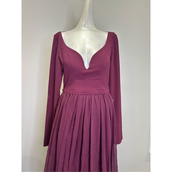 Vera Wang Bride Leonie V-Neckline Gown Size 4 $495 - Picture 4 of 8